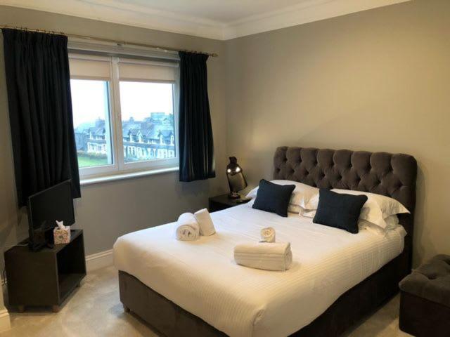 Brand New - Contemporary - 2 Bedroom - 2 Bathroom - Spacious Apartment - Lake Views 安布尔塞德 外观 照片