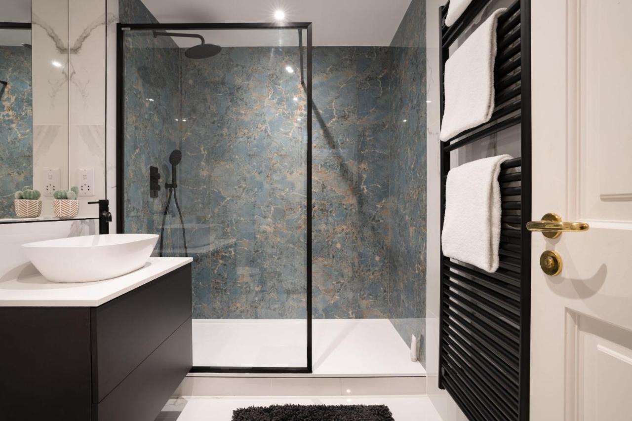 Brand New - Contemporary - 2 Bedroom - 2 Bathroom - Spacious Apartment - Lake Views 安布尔塞德 外观 照片