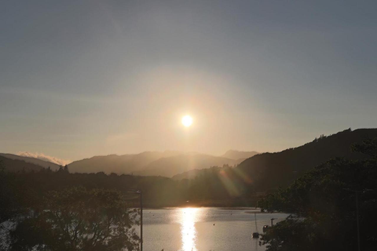 Brand New - Contemporary - 2 Bedroom - 2 Bathroom - Spacious Apartment - Lake Views 安布尔塞德 外观 照片